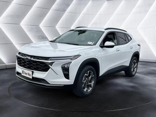Summit White 2026 Chevrolet Trax LT