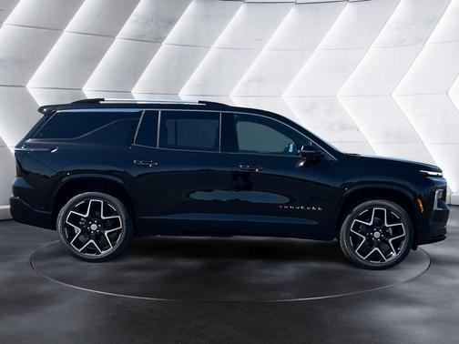 Mosaic Black Metallic 2026 Chevrolet Traverse High Country