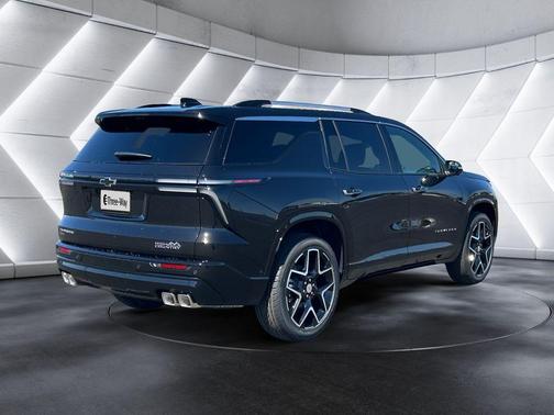 Mosaic Black Metallic 2026 Chevrolet Traverse High Country