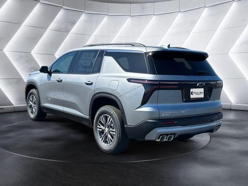 Sterling Gray Metallic 2026 Chevrolet Traverse LT