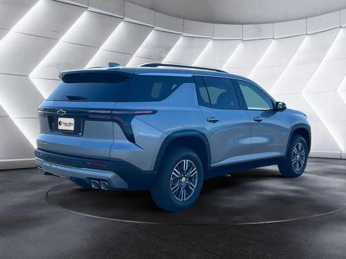 Sterling Gray Metallic 2026 Chevrolet Traverse LT