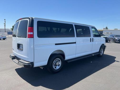 Summit White 2025 Chevrolet Express 3500 LT
