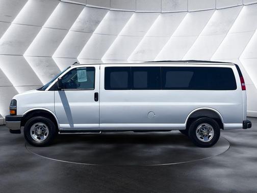 Summit White 2025 Chevrolet Express 3500 LT
