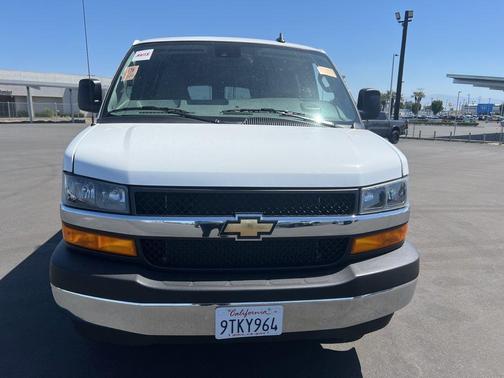 Summit White 2025 Chevrolet Express 3500 LT