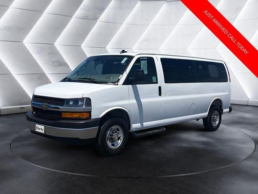 Summit White 2025 Chevrolet Express 3500 LT