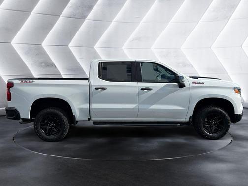 Summit White 2024 Chevrolet Silverado 1500 Custom Trail Boss