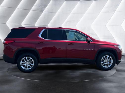 Cajun Red Tintcoat 2019 Chevrolet Traverse LT Cloth