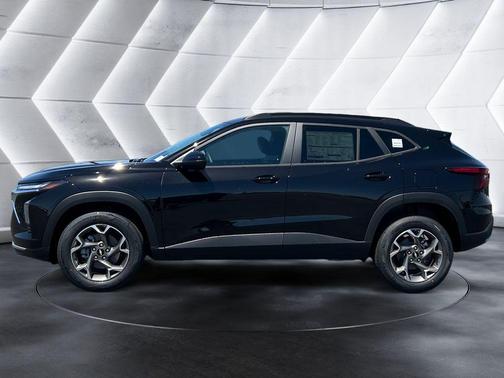 Mosaic Black Metallic 2026 Chevrolet Trax LT