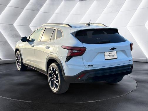 Summit White 2024 Chevrolet Trax 2RS