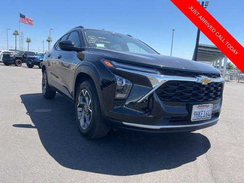 Mosaic Black Metallic 2024 Chevrolet Trax LT