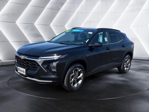 Mosaic Black Metallic 2024 Chevrolet Trax LT