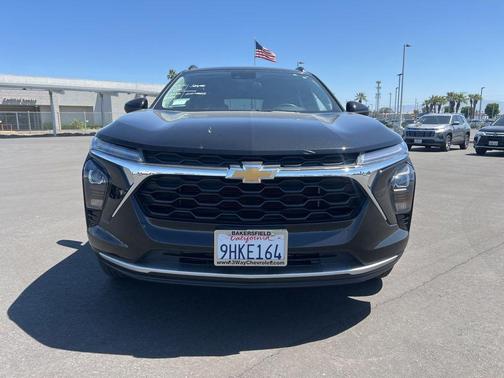 Mosaic Black Metallic 2024 Chevrolet Trax LT