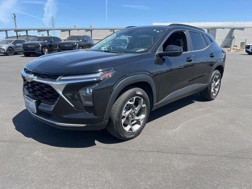 Mosaic Black Metallic 2024 Chevrolet Trax LT