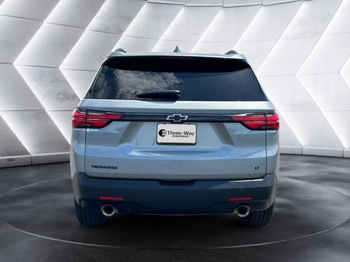 Sterling Gray Metallic 2023 Chevrolet Traverse LT Cloth