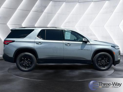 Sterling Gray Metallic 2023 Chevrolet Traverse LT Cloth