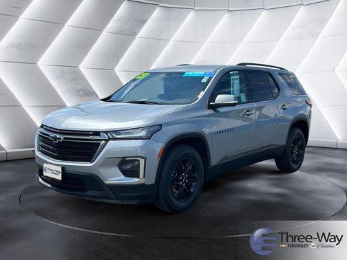 Sterling Gray Metallic 2023 Chevrolet Traverse LT Cloth