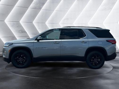 Sterling Gray Metallic 2023 Chevrolet Traverse LT Cloth