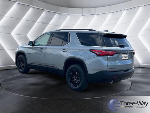 Sterling Gray Metallic 2023 Chevrolet Traverse LT Cloth