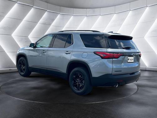 Sterling Gray Metallic 2023 Chevrolet Traverse LT Cloth