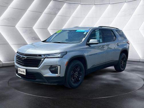 Sterling Gray Metallic 2023 Chevrolet Traverse LT Cloth