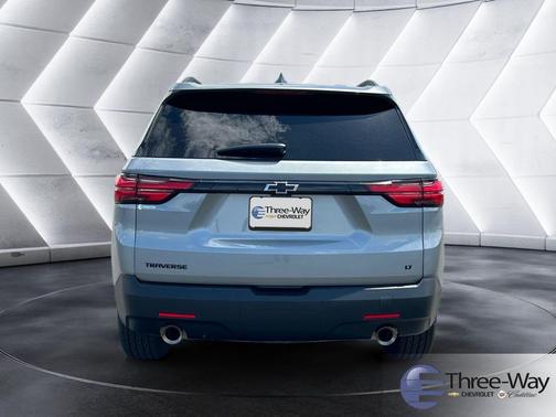 Sterling Gray Metallic 2023 Chevrolet Traverse LT Cloth