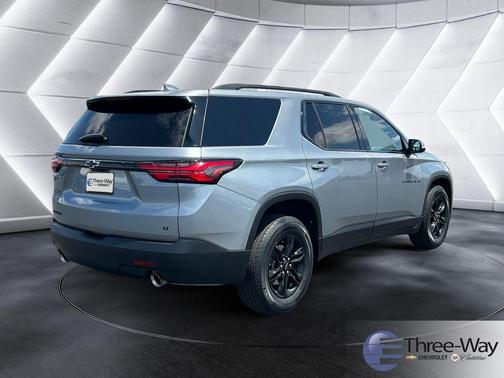 Sterling Gray Metallic 2023 Chevrolet Traverse LT Cloth
