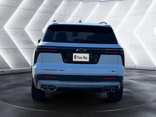 Polar White 2026 Chevrolet Traverse Z71