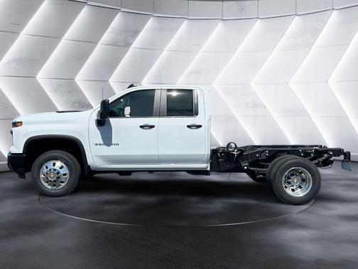 Summit White 2026 Chevrolet Silverado 3500 WT
