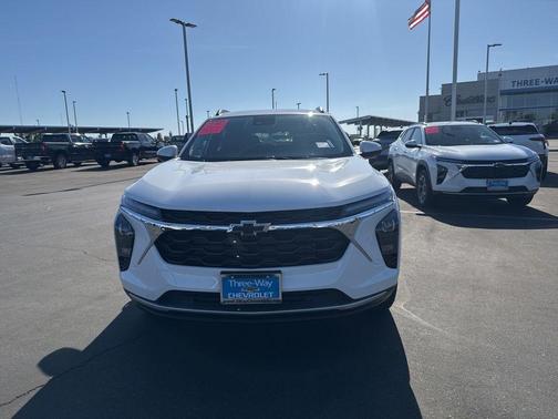 Summit White 2026 Chevrolet Trax LT