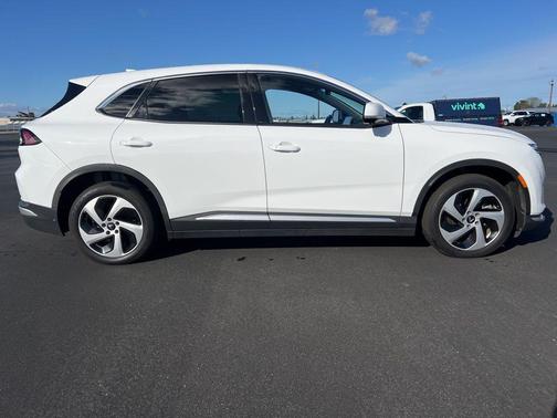 2025 VinFast VF 8 Eco