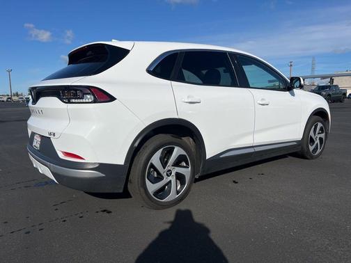 2025 VinFast VF 8 Eco