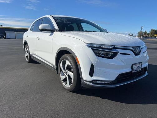 2025 VinFast VF 8 Eco