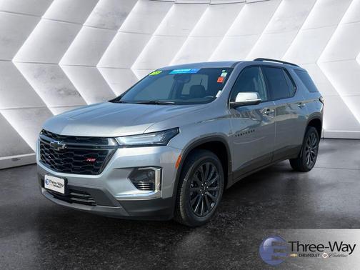 Sterling Gray Metallic 2023 Chevrolet Traverse RS