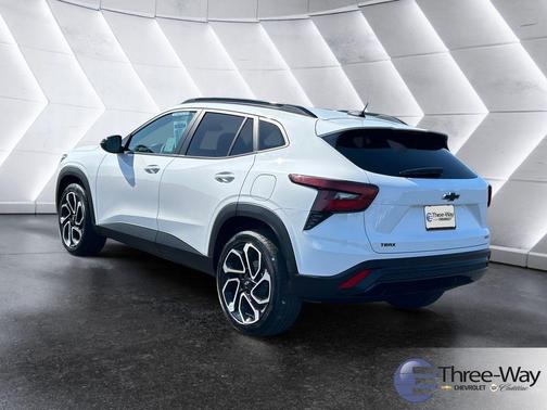 Summit White 2025 Chevrolet Trax 2RS