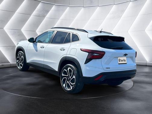 Summit White 2025 Chevrolet Trax 2RS