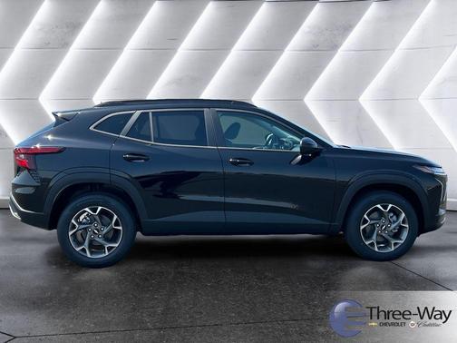 Mosaic Black Metallic 2026 Chevrolet Trax LT