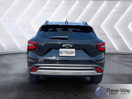 Mosaic Black Metallic 2026 Chevrolet Trax LT