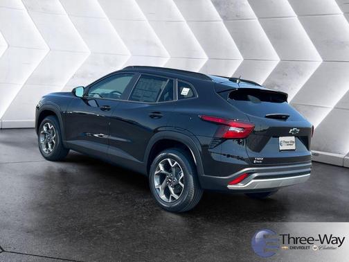 Mosaic Black Metallic 2026 Chevrolet Trax LT