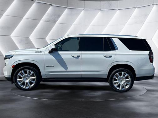 Iridescent Pearl Tricoat 2024 Chevrolet Tahoe High Country