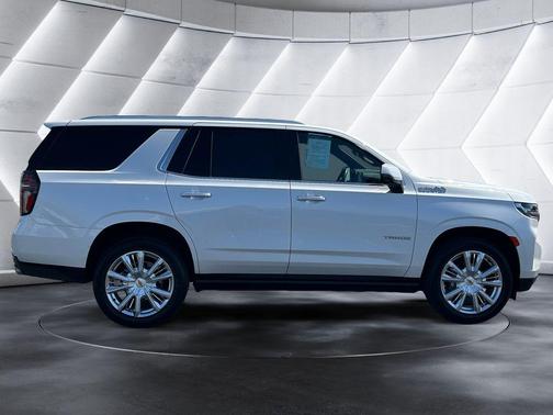 Iridescent Pearl Tricoat 2024 Chevrolet Tahoe High Country
