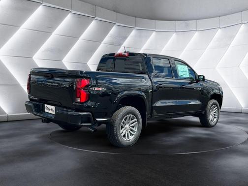 Black 2026 Chevrolet Colorado LT