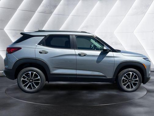 Sterling Gray Metallic 2026 Chevrolet Trailblazer LT