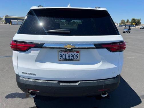 Summit White 2023 Chevrolet Traverse LT Cloth