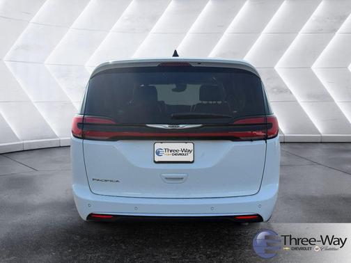 2024 Chrysler Pacifica Touring-L