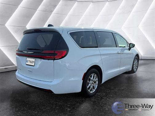 2024 Chrysler Pacifica Touring-L