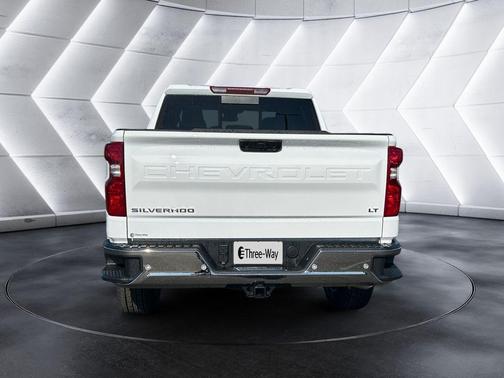 Summit White 2026 Chevrolet Silverado 1500 LT