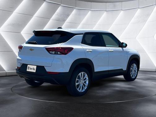 Summit White 2026 Chevrolet Trailblazer LS