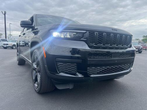 2023 Jeep Grand Cherokee L Laredo
