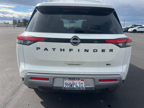 2023 Nissan Pathfinder SL