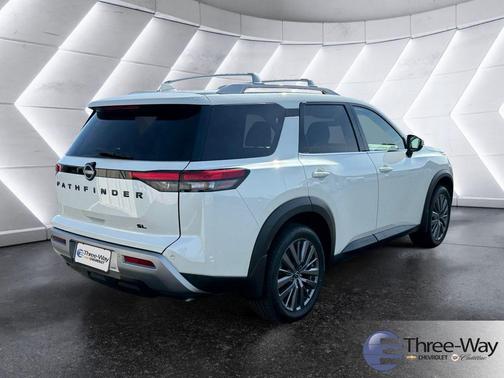 2023 Nissan Pathfinder SL